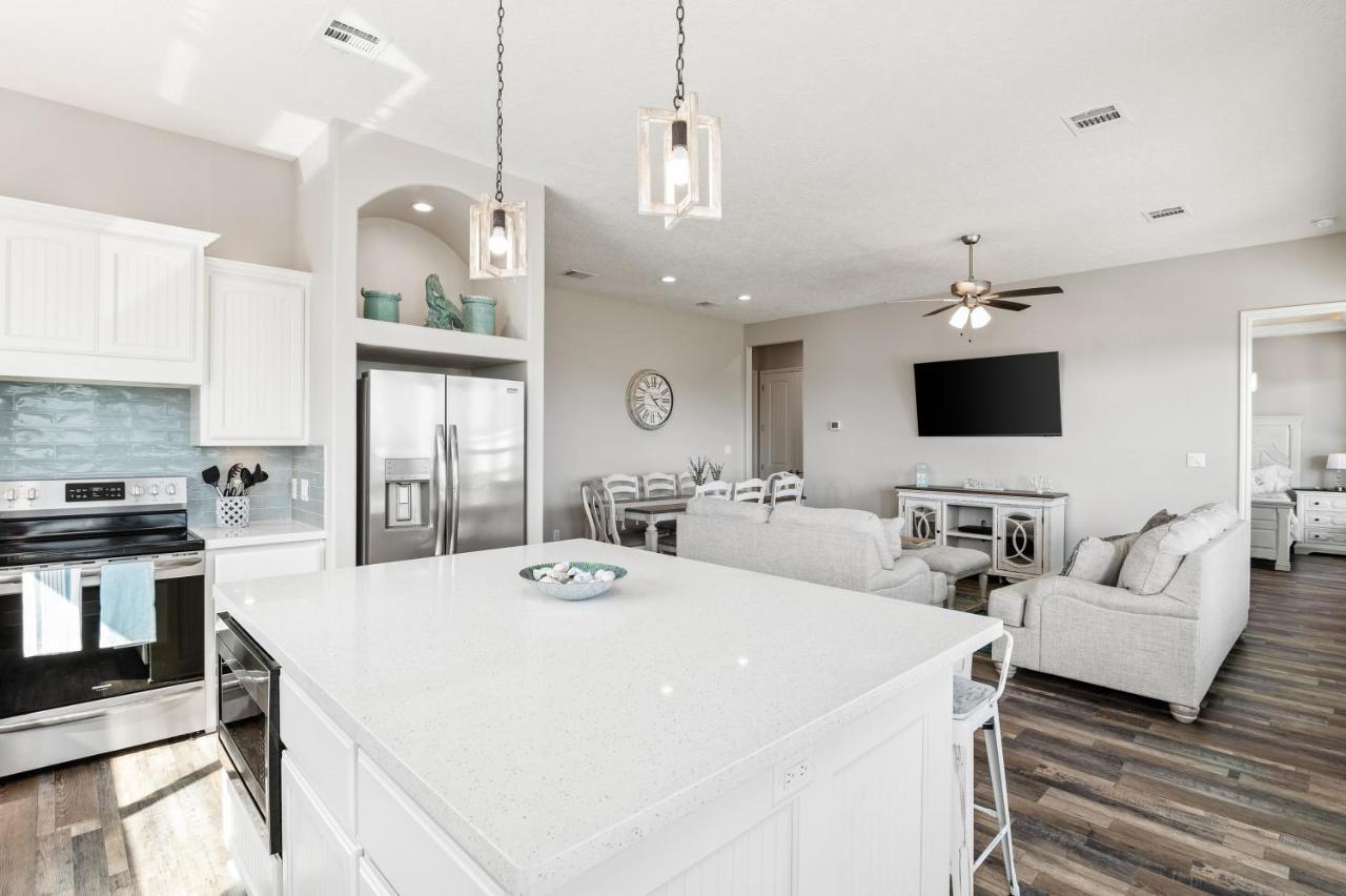 Stylish 4Br Crystal Beach Retreat Walk To Beach Bolivar Peninsula ภายนอก รูปภาพ