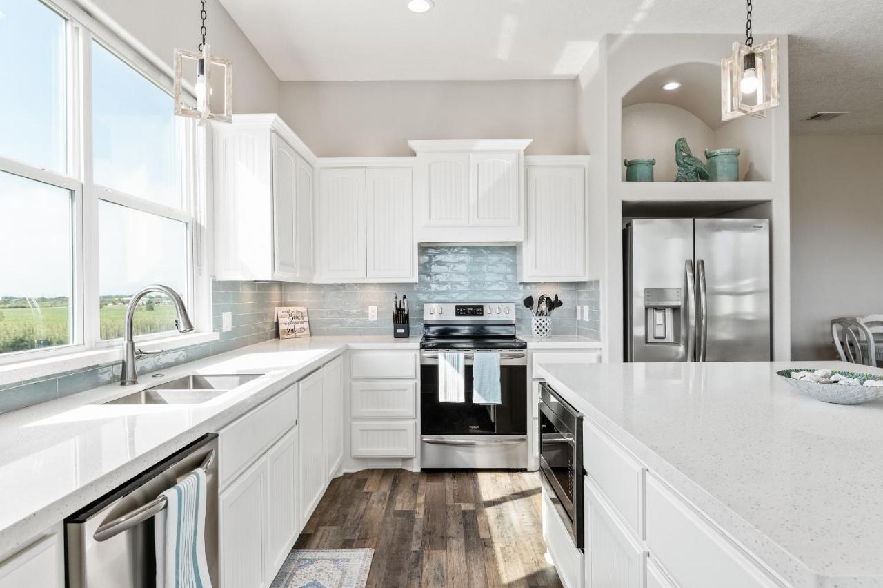 Stylish 4Br Crystal Beach Retreat Walk To Beach Bolivar Peninsula ภายนอก รูปภาพ