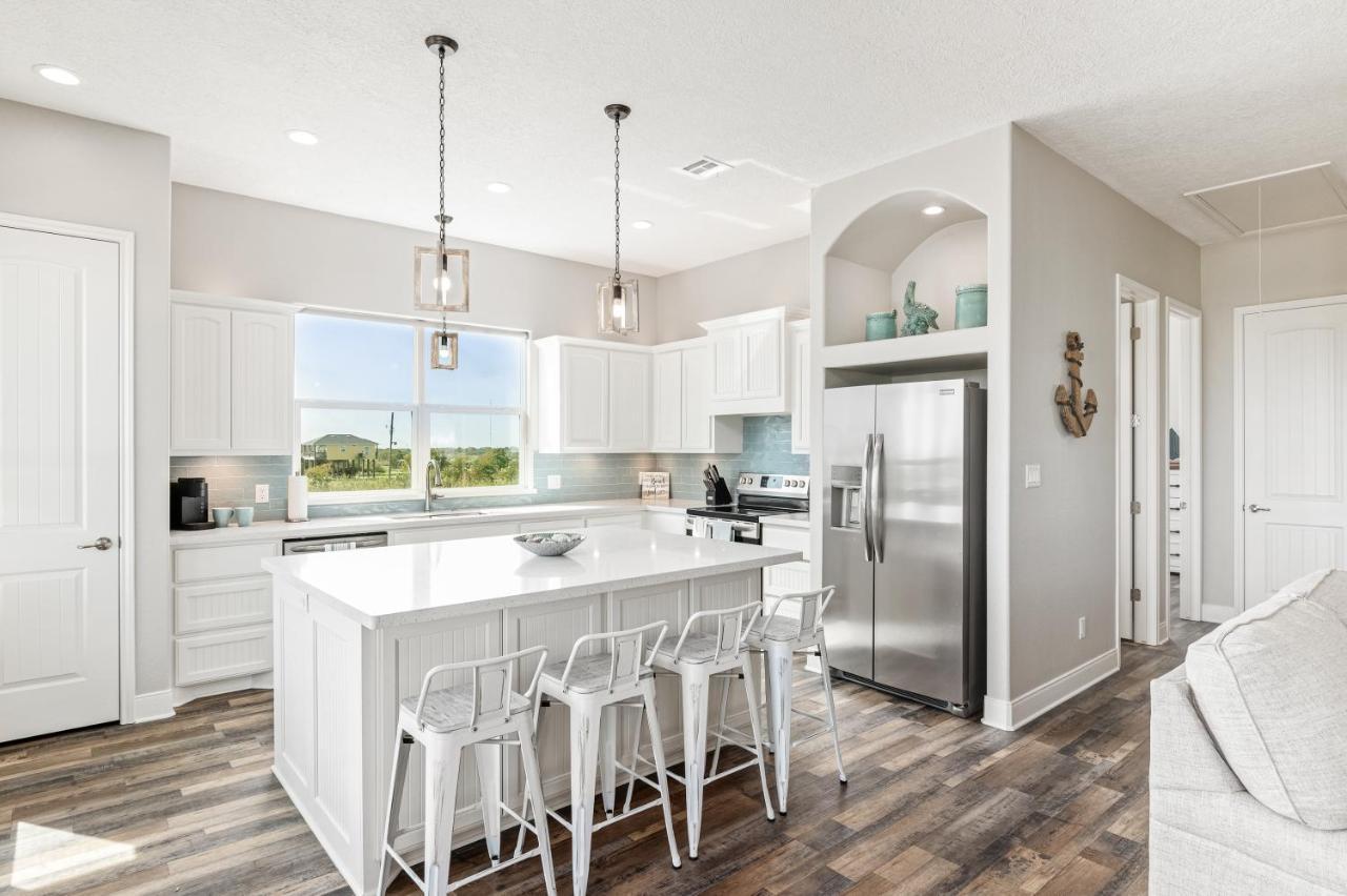 Stylish 4Br Crystal Beach Retreat Walk To Beach Bolivar Peninsula ภายนอก รูปภาพ
