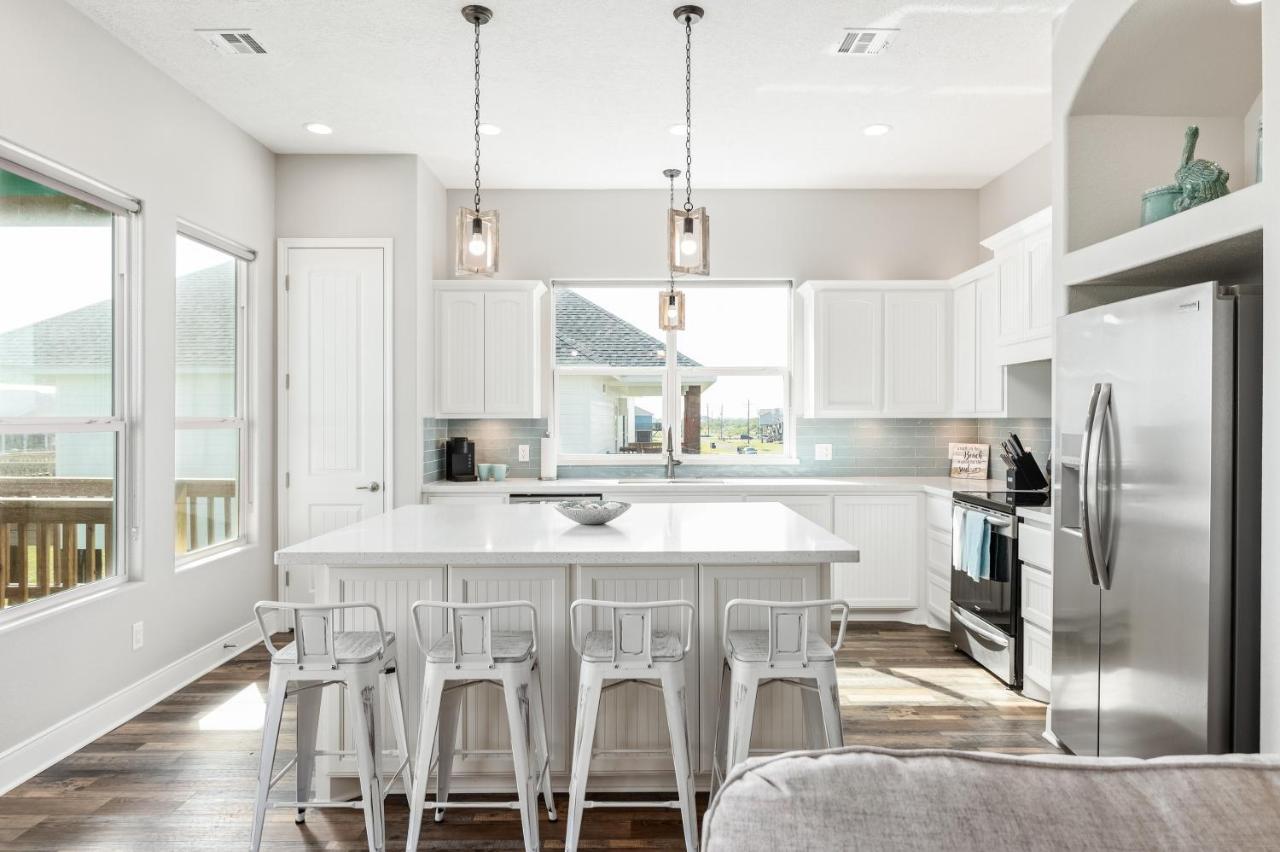Stylish 4Br Crystal Beach Retreat Walk To Beach Bolivar Peninsula ภายนอก รูปภาพ